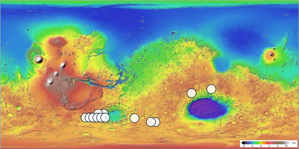 Carte de Mars avec treize zones indiquées comme compatibles avec la composition de Teghaza 001.